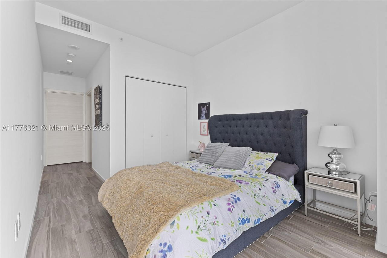 Real estate property located at 801 Miami Ave #5209, Miami-dade, 801 Sma Residences Condo, Miami, FL