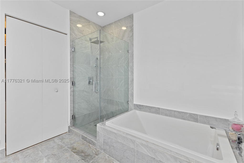 Real estate property located at 801 Miami Ave #5209, Miami-dade, 801 Sma Residences Condo, Miami, FL
