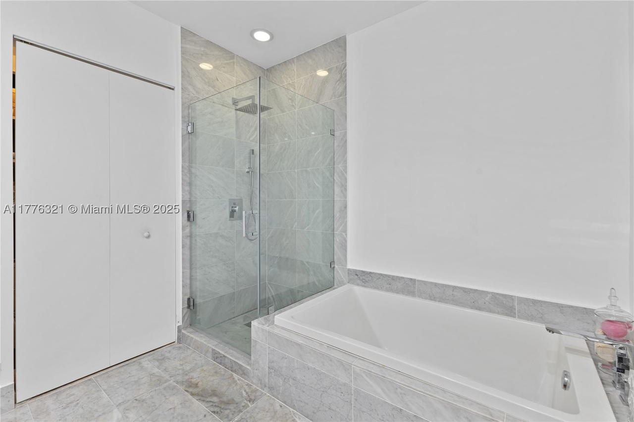 Real estate property located at 801 Miami Ave #5209, Miami-dade, 801 Sma Residences Condo, Miami, FL