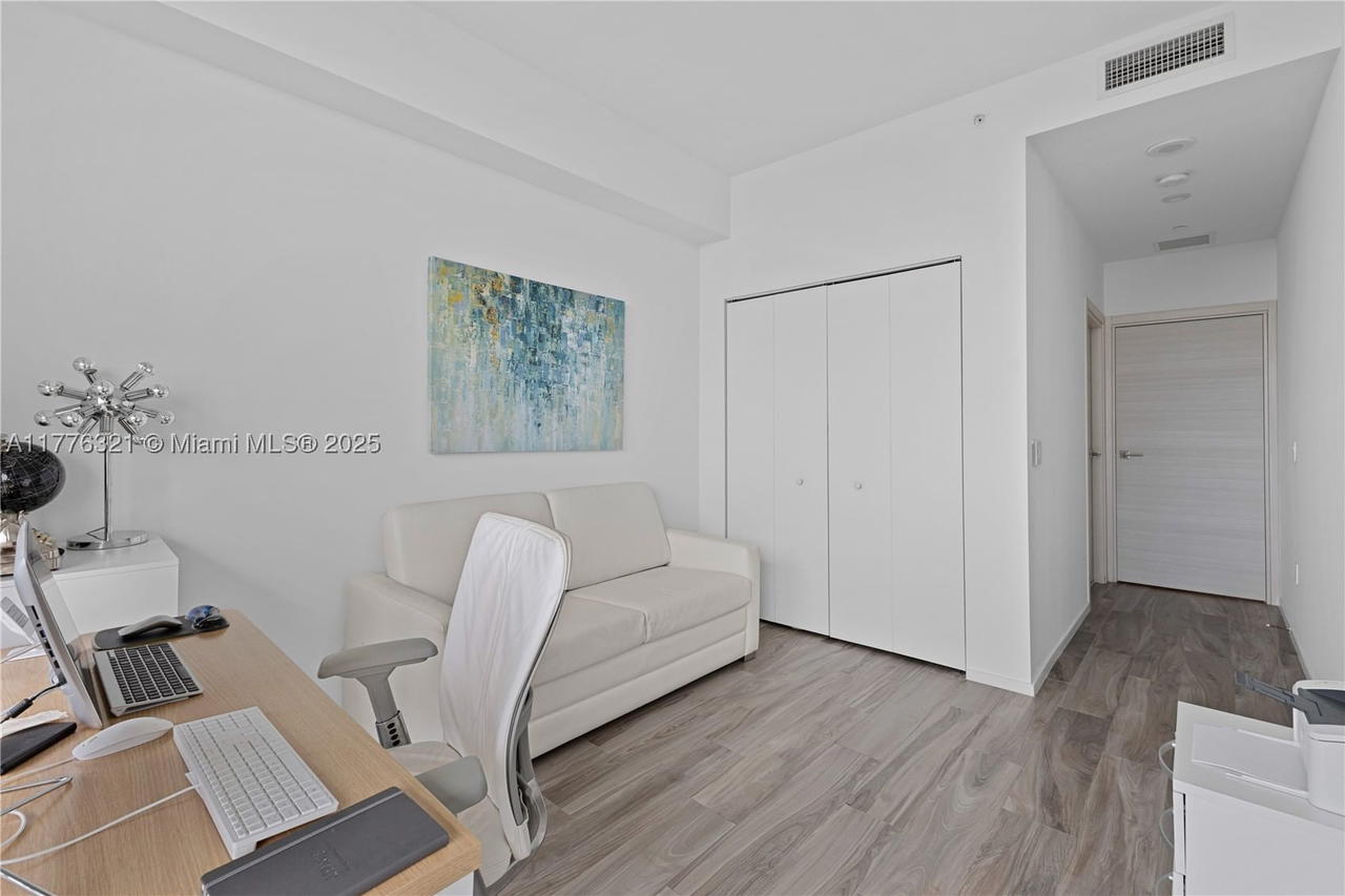 Real estate property located at 801 Miami Ave #5209, Miami-dade, 801 Sma Residences Condo, Miami, FL