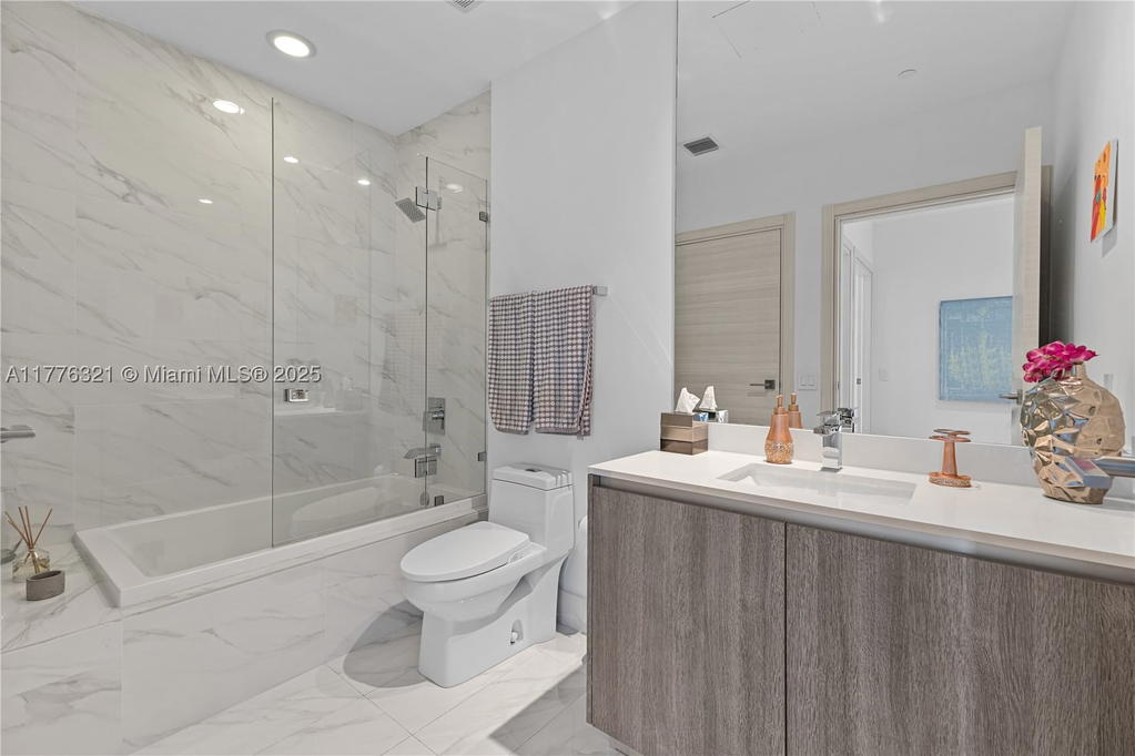 Real estate property located at 801 Miami Ave #5209, Miami-dade, 801 Sma Residences Condo, Miami, FL