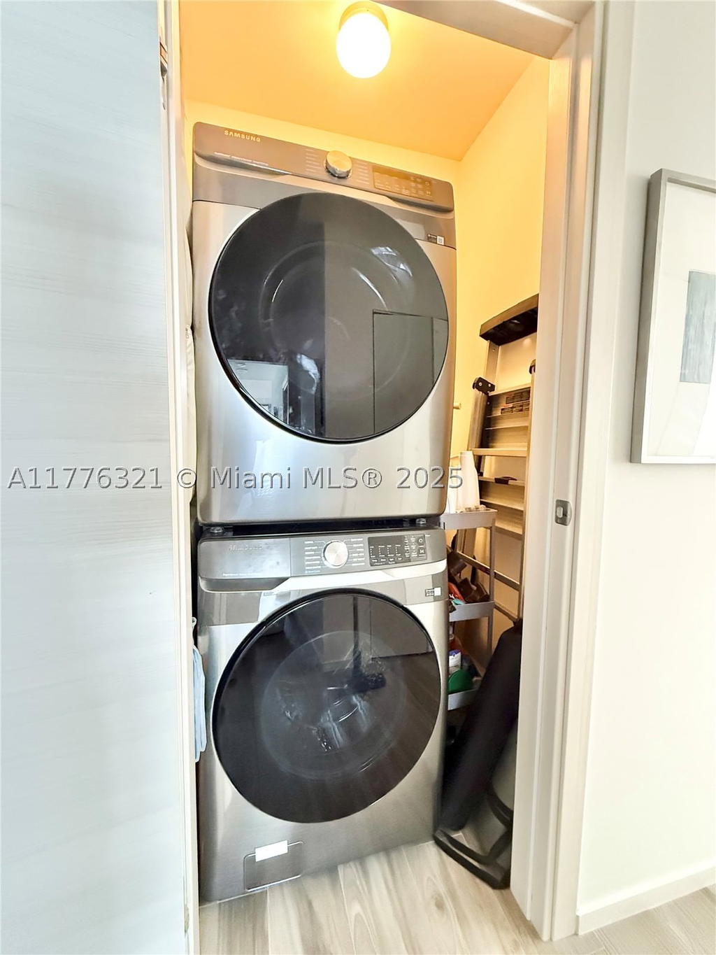 Real estate property located at 801 Miami Ave #5209, Miami-dade, 801 Sma Residences Condo, Miami, FL
