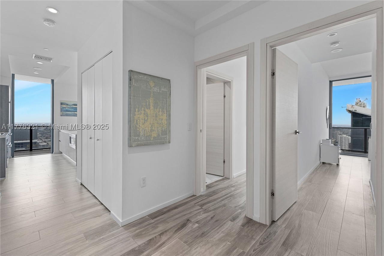 Real estate property located at 801 Miami Ave #5209, Miami-dade, 801 Sma Residences Condo, Miami, FL