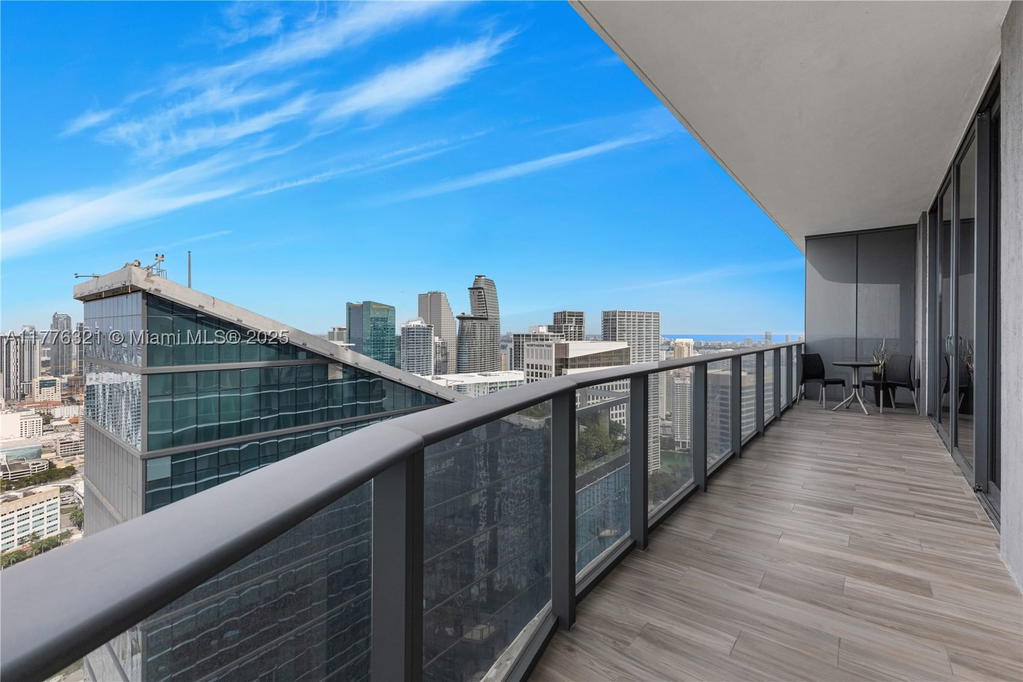 Real estate property located at 801 Miami Ave #5209, Miami-dade, 801 Sma Residences Condo, Miami, FL