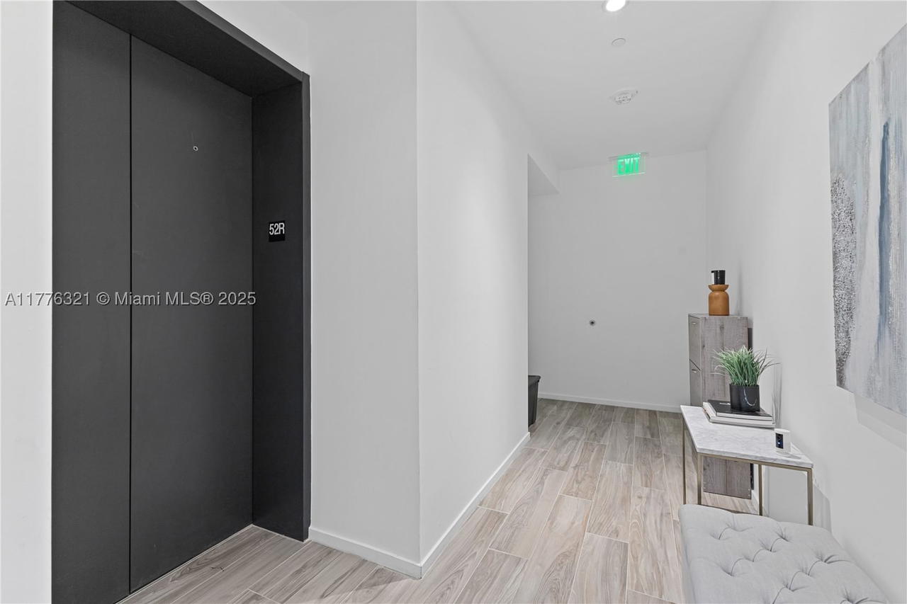 Real estate property located at 801 Miami Ave #5209, Miami-dade, 801 Sma Residences Condo, Miami, FL