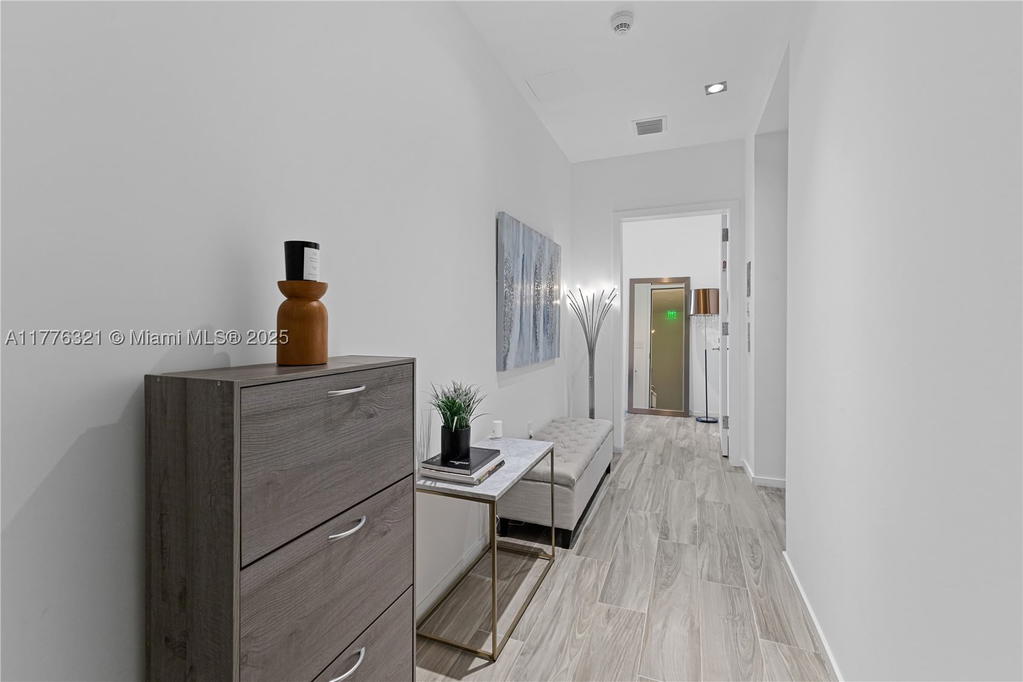 Real estate property located at 801 Miami Ave #5209, Miami-dade, 801 Sma Residences Condo, Miami, FL