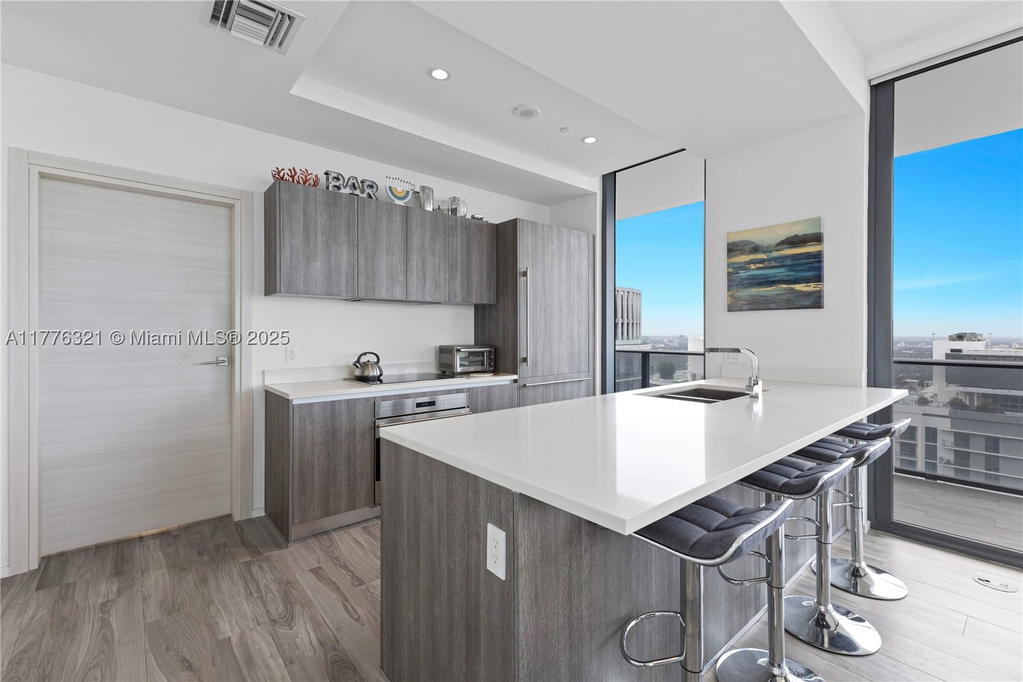Real estate property located at 801 Miami Ave #5209, Miami-dade, 801 Sma Residences Condo, Miami, FL