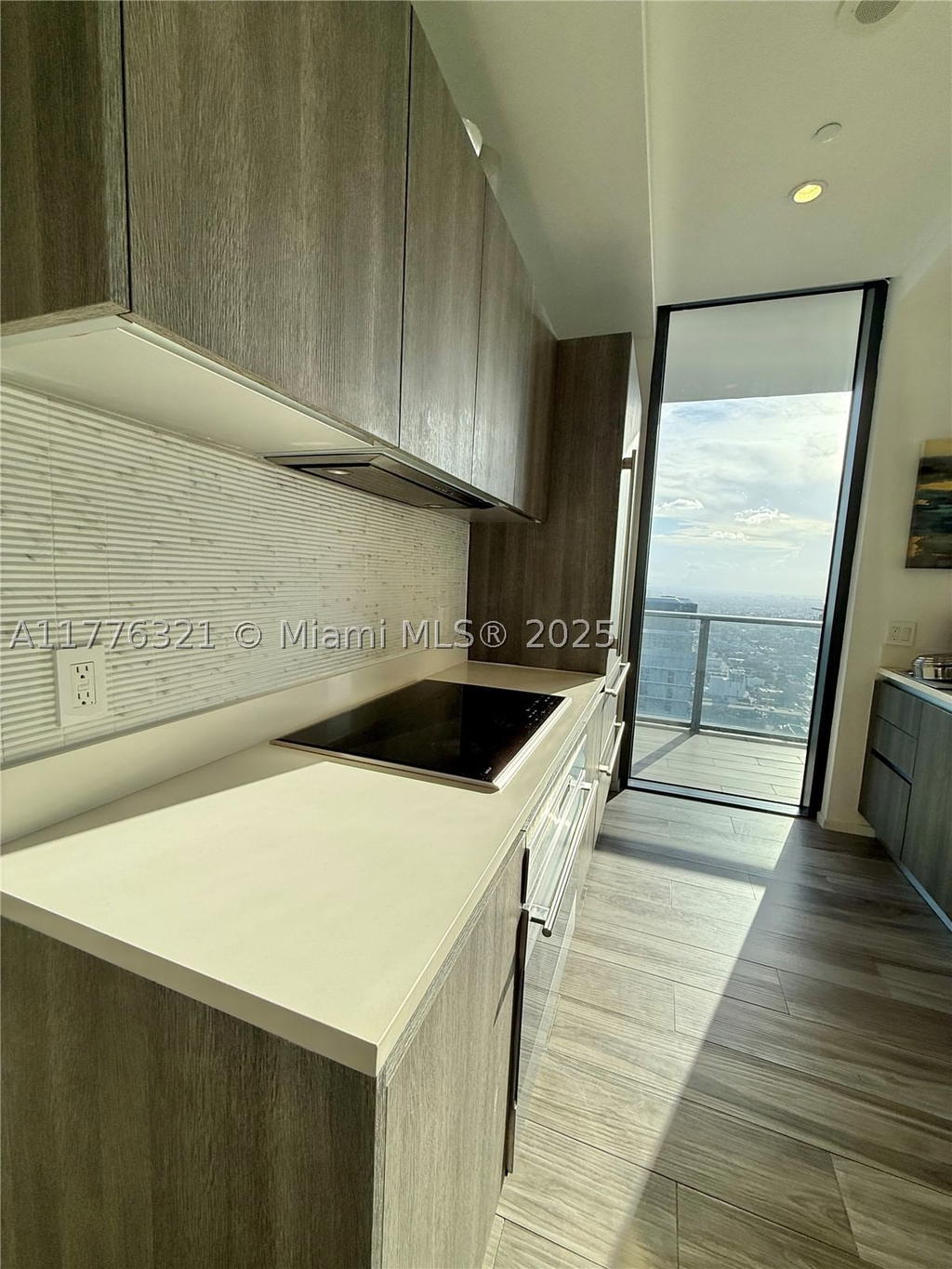 Real estate property located at 801 Miami Ave #5209, Miami-dade, 801 Sma Residences Condo, Miami, FL