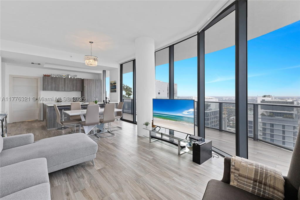 Real estate property located at 801 Miami Ave #5209, Miami-dade, 801 Sma Residences Condo, Miami, FL