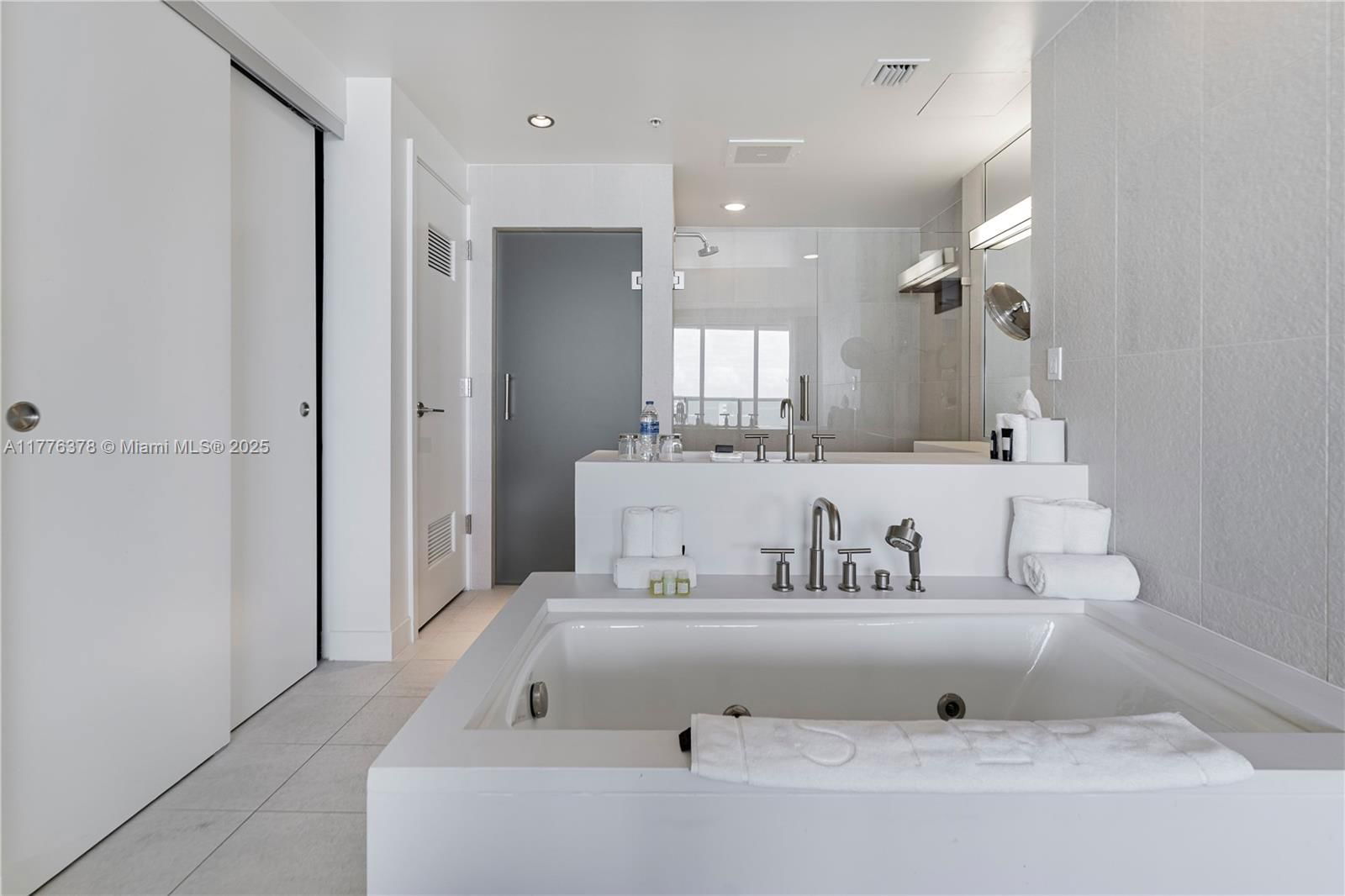 Real estate property located at 3101 Bayshore Dr #1504, Broward, Fort Lauderdale Residence, Fort Lauderdale, FL