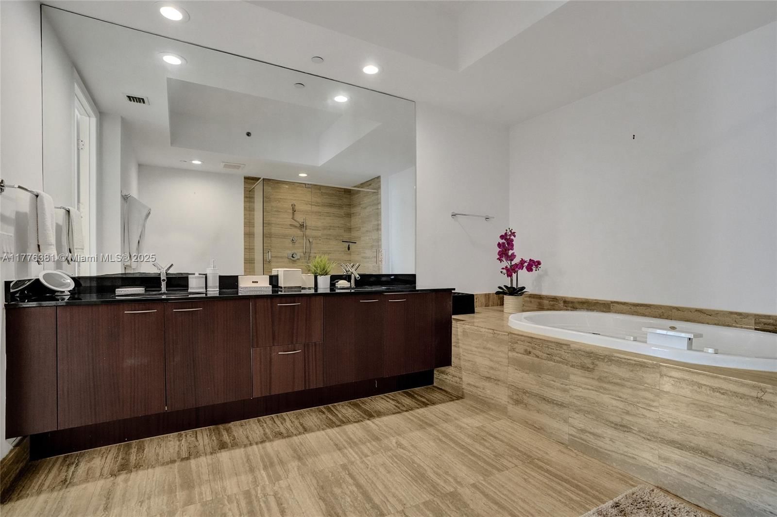 Real estate property located at 15811 Collins Ave #603, Miami-dade, Tdr Tower Iii Condo, Sunny Isles Beach, FL