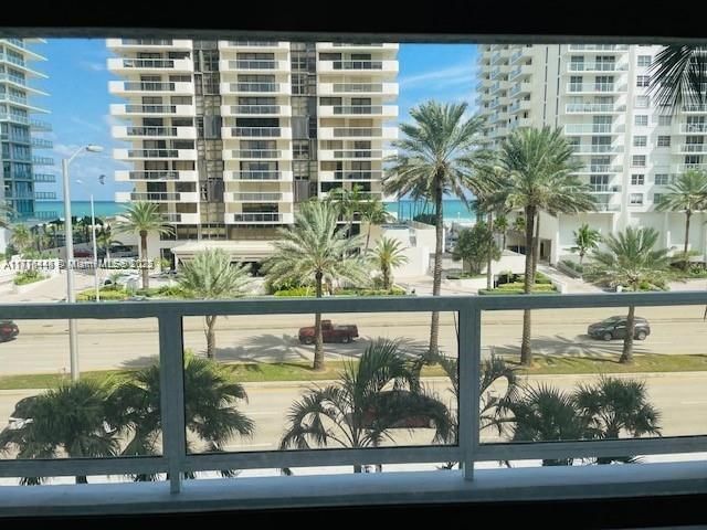Real estate property located at 5700 Collins Ave #4N, Miami-dade, Seacoast 5700 Condo, Miami Beach, FL