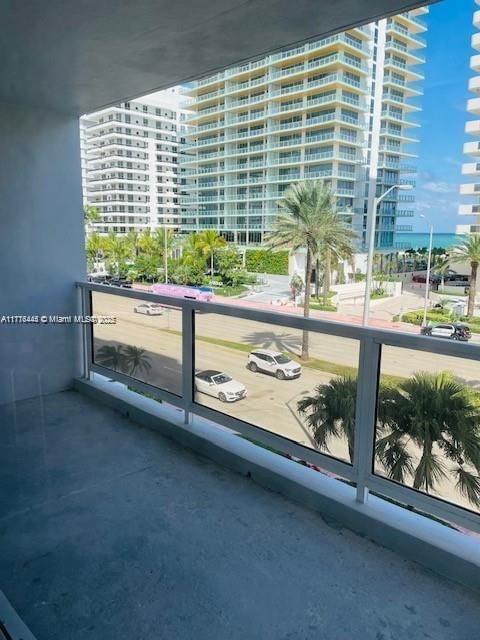 Real estate property located at 5700 Collins Ave #4N, Miami-dade, Seacoast 5700 Condo, Miami Beach, FL