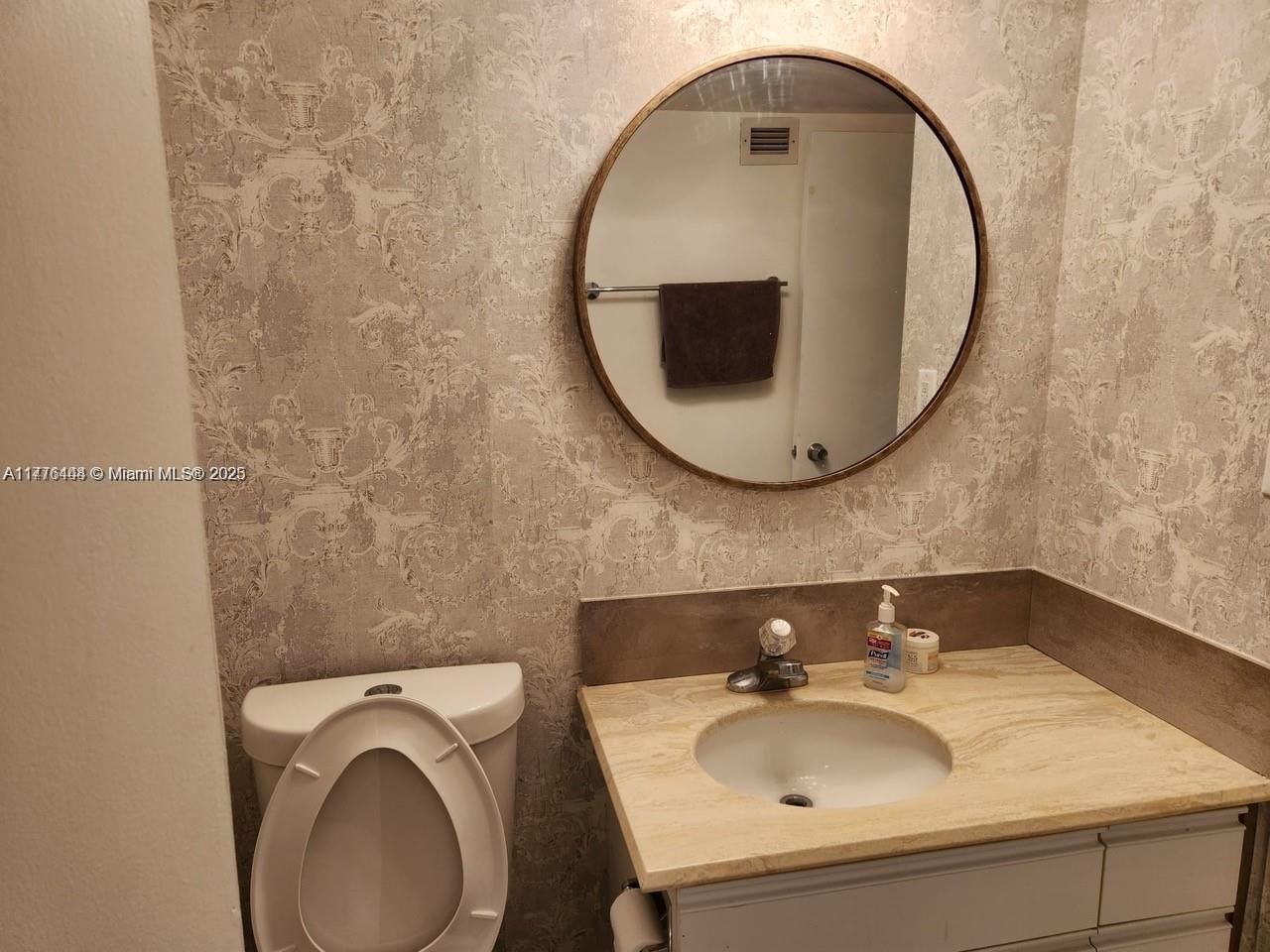 Real estate property located at 5700 Collins Ave #4N, Miami-dade, Seacoast 5700 Condo, Miami Beach, FL