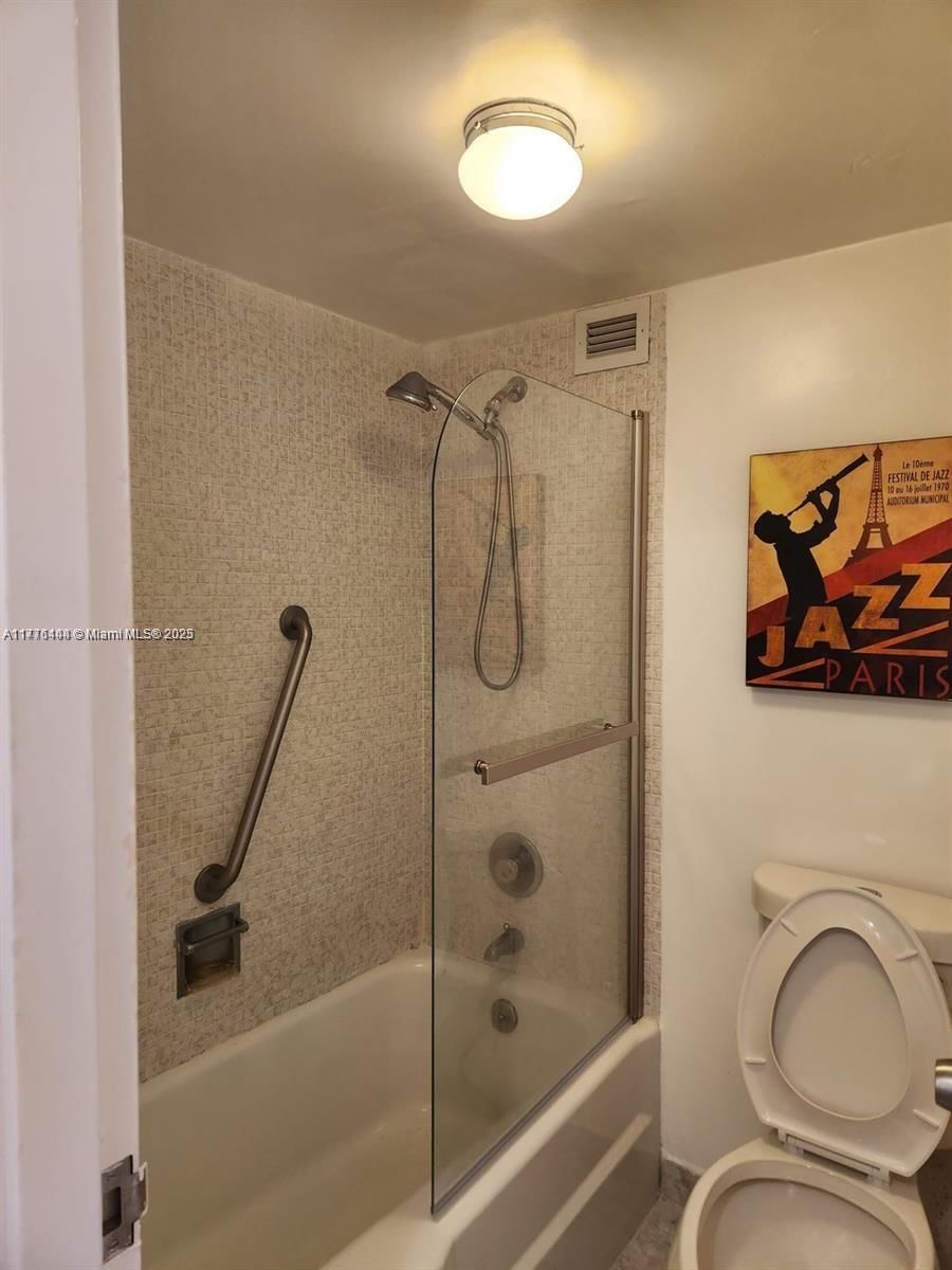 Real estate property located at 5700 Collins Ave #4N, Miami-dade, Seacoast 5700 Condo, Miami Beach, FL