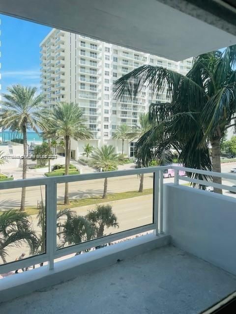 Real estate property located at 5700 Collins Ave #4N, Miami-dade, Seacoast 5700 Condo, Miami Beach, FL