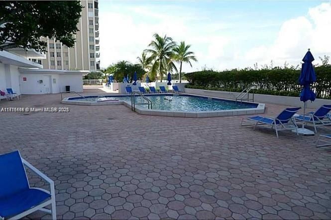 Real estate property located at 5700 Collins Ave #4N, Miami-dade, Seacoast 5700 Condo, Miami Beach, FL