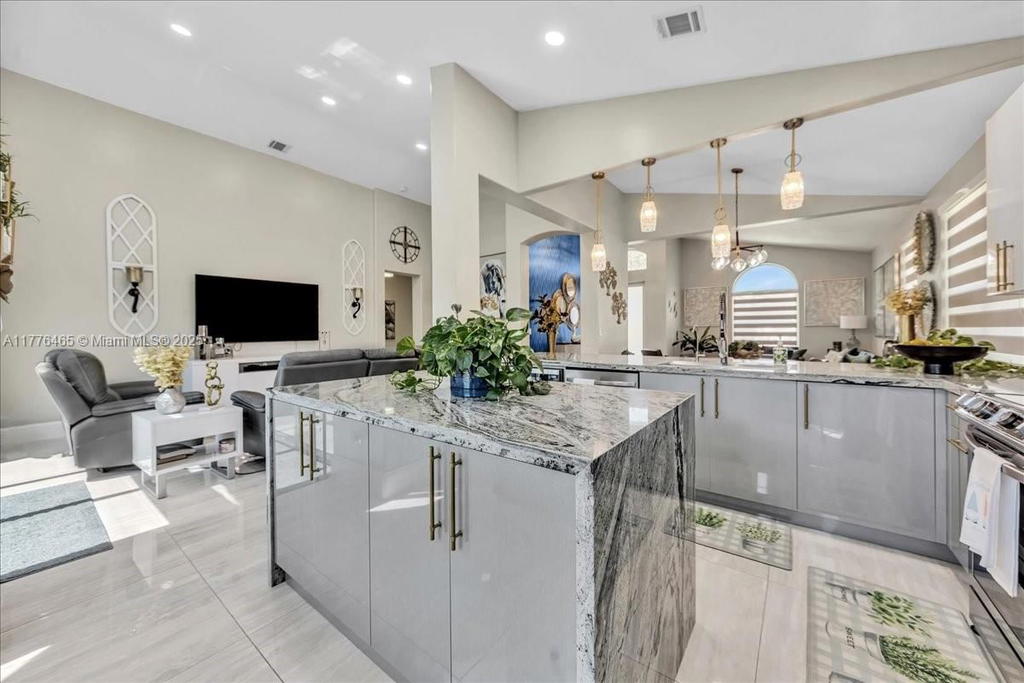Real estate property located at 19366 25th Ct, Broward, Sunset Lakes Plat Two, Miramar, FL