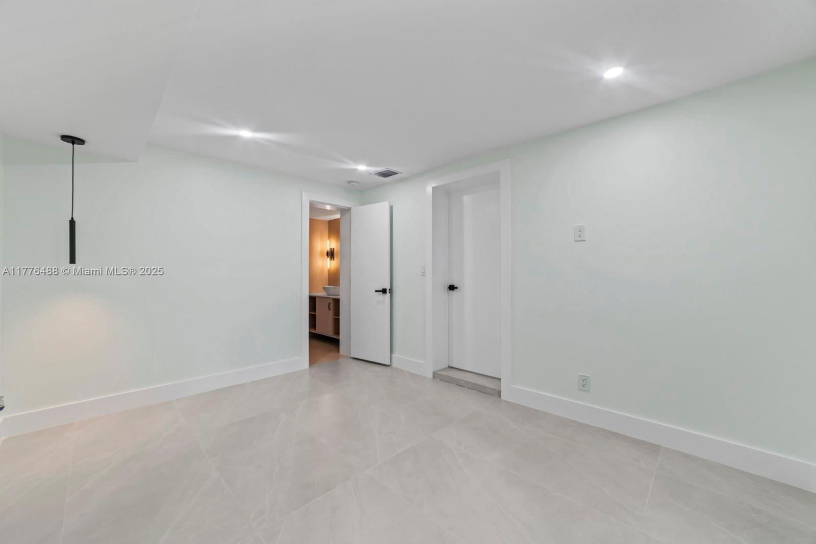 Real estate property located at 31 Carlisle Dr, Miami-dade, Rev Pl Of Country Club Es, Miami Springs, FL