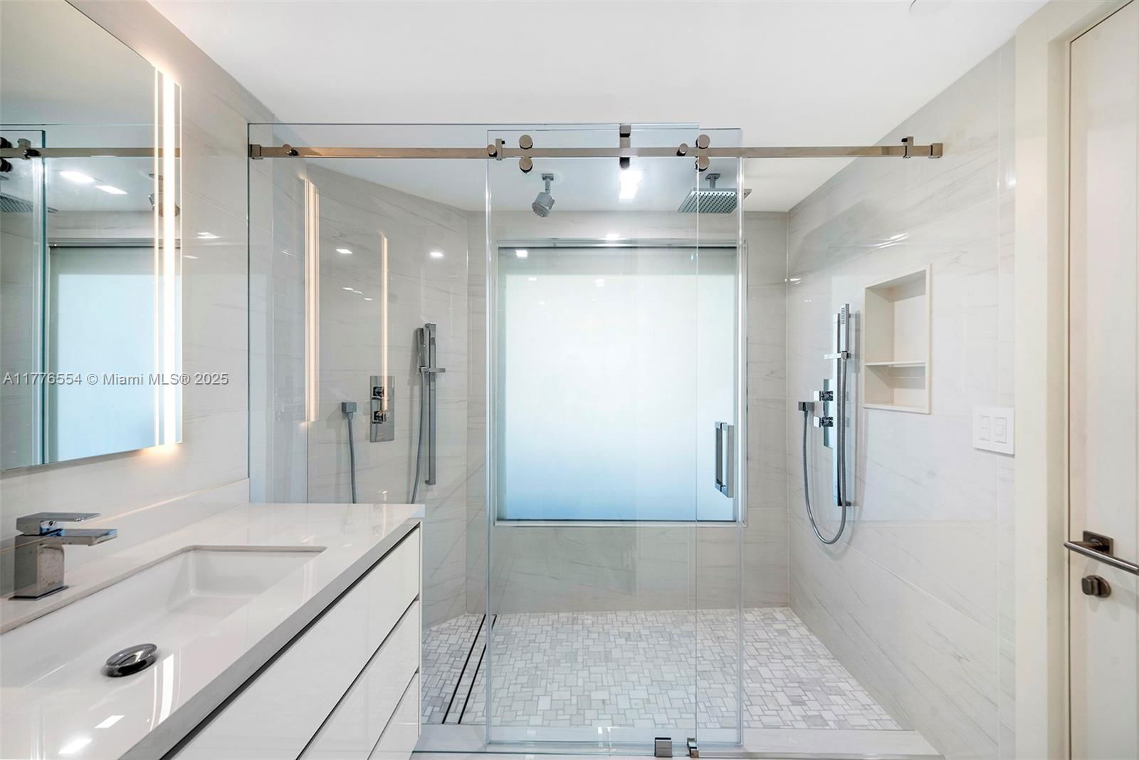 Real estate property located at 4775 Collins Ave #2607, Miami-dade, Green Diamond Condo, Miami Beach, FL
