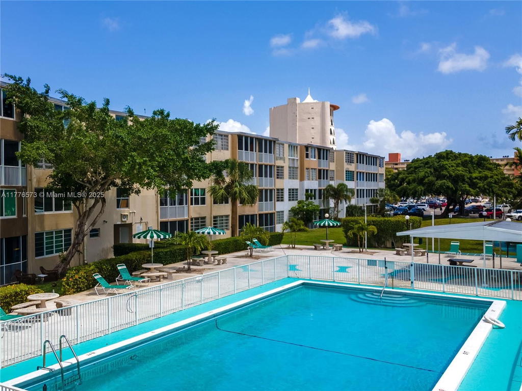 Real estate property located at 1680 191st St #307-2, Miami-dade, Jade Winds Group Allamand, Miami, FL
