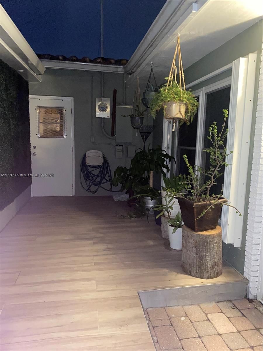 Real estate property located at 428 Crescent Dr, Broward, Hollywood Hills, Hollywood, FL