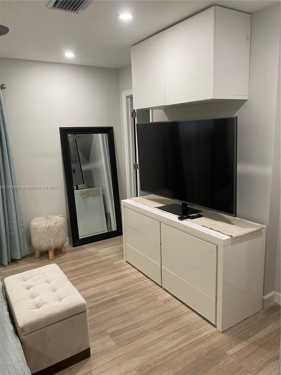 Real estate property located at 428 Crescent Dr, Broward, Hollywood Hills, Hollywood, FL