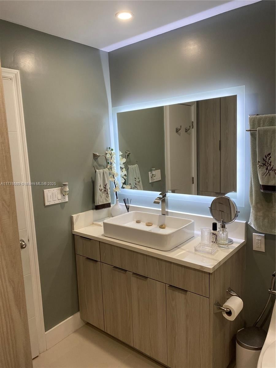 Real estate property located at 428 Crescent Dr, Broward, Hollywood Hills, Hollywood, FL