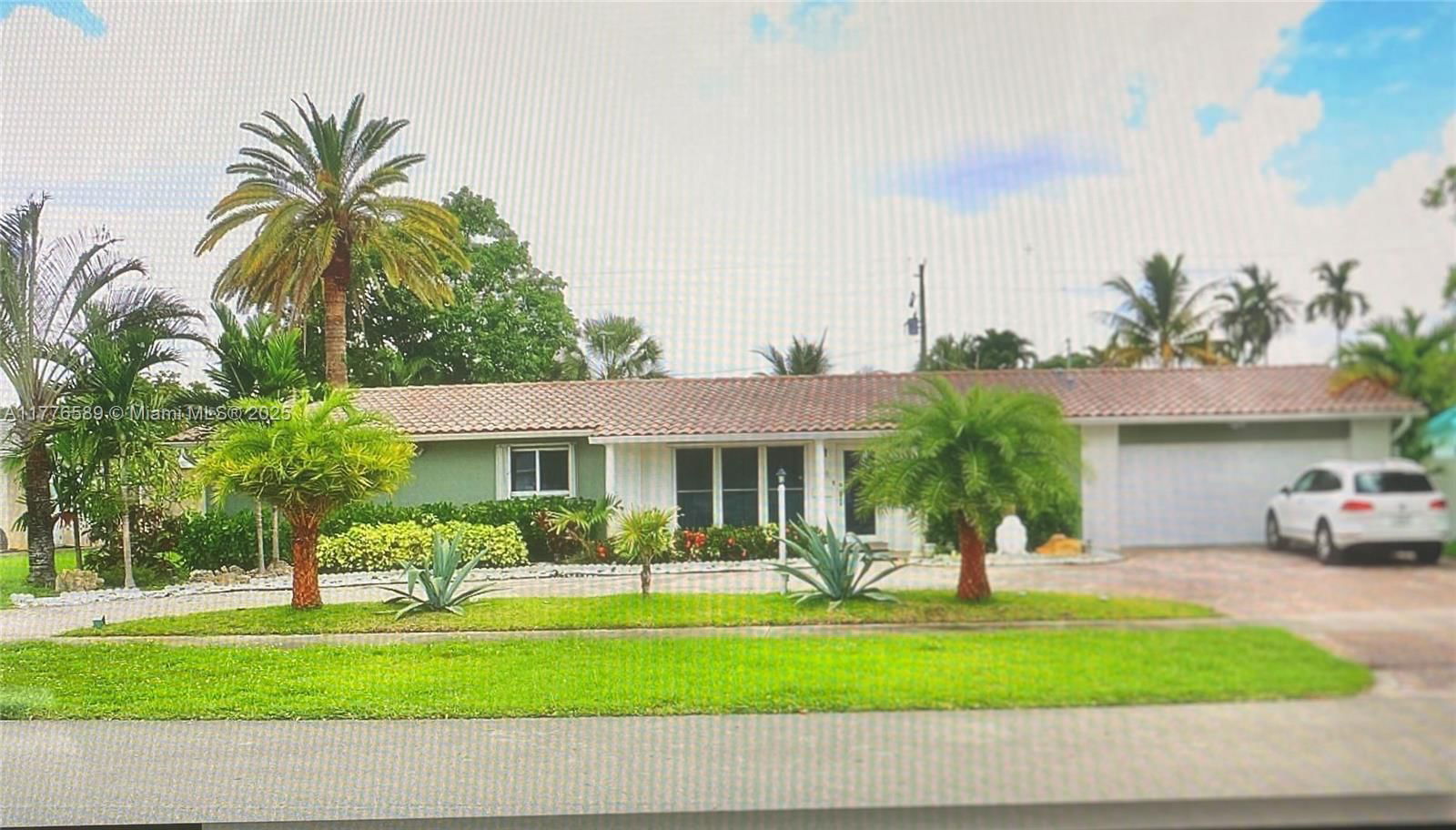 Real estate property located at 428 Crescent Dr, Broward, Hollywood Hills, Hollywood, FL