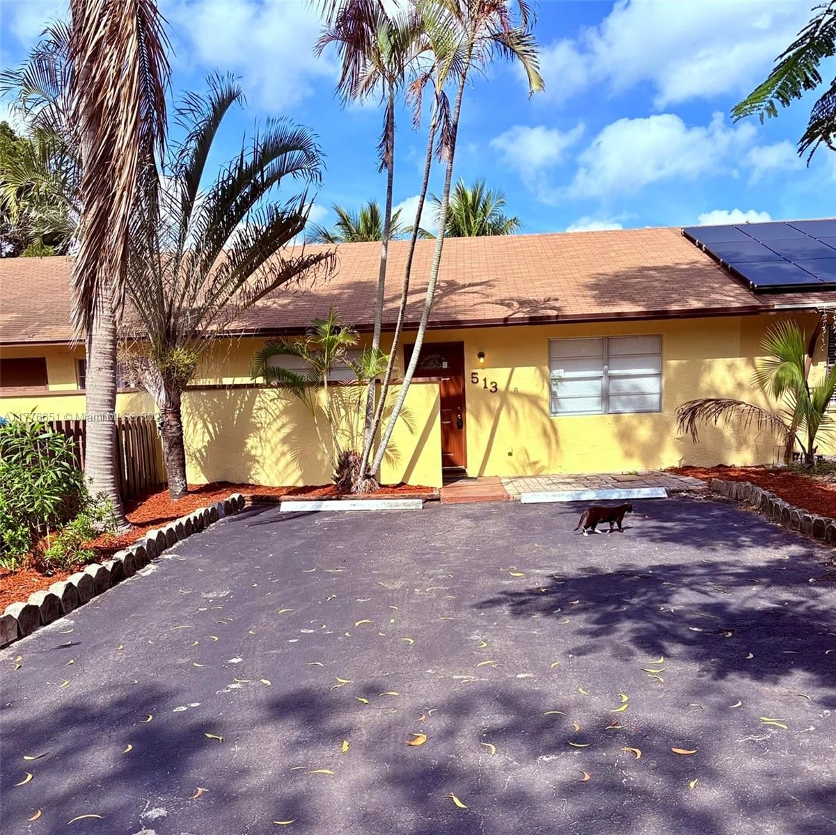 Real estate property located at 513 43rd Pl #513, Broward, Lake Island, Deerfield Beach, FL
