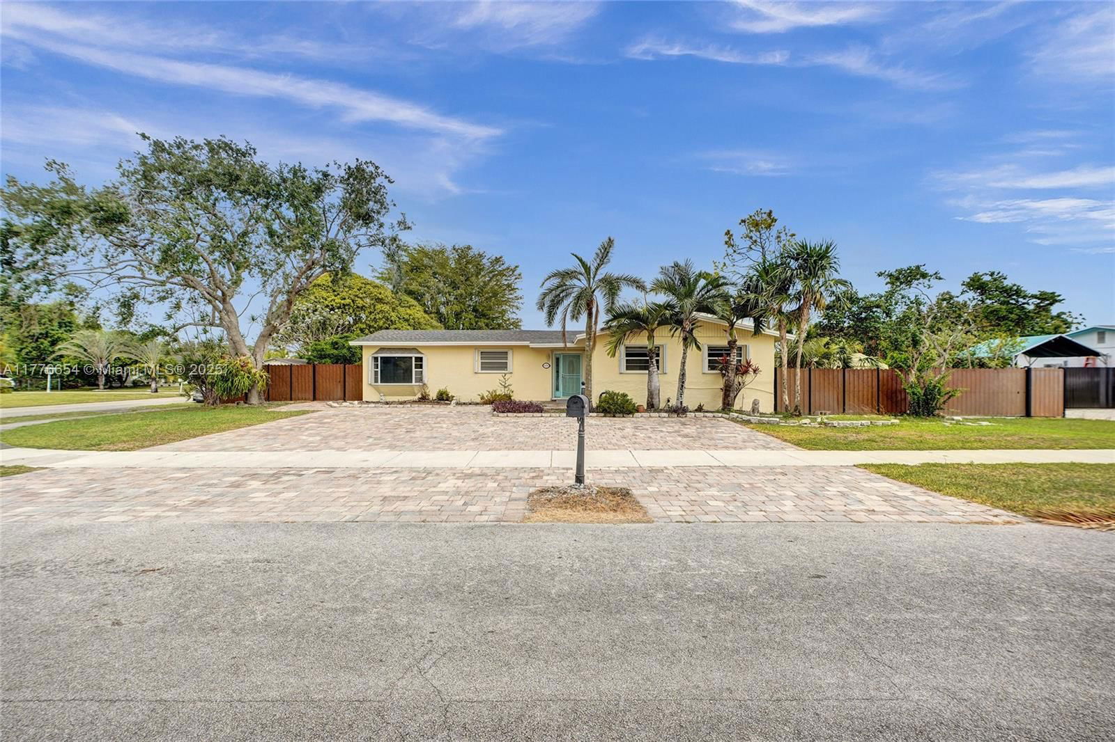 Real estate property located at 16395 279th St, Miami-dade, Universal Estates South, Homestead, FL