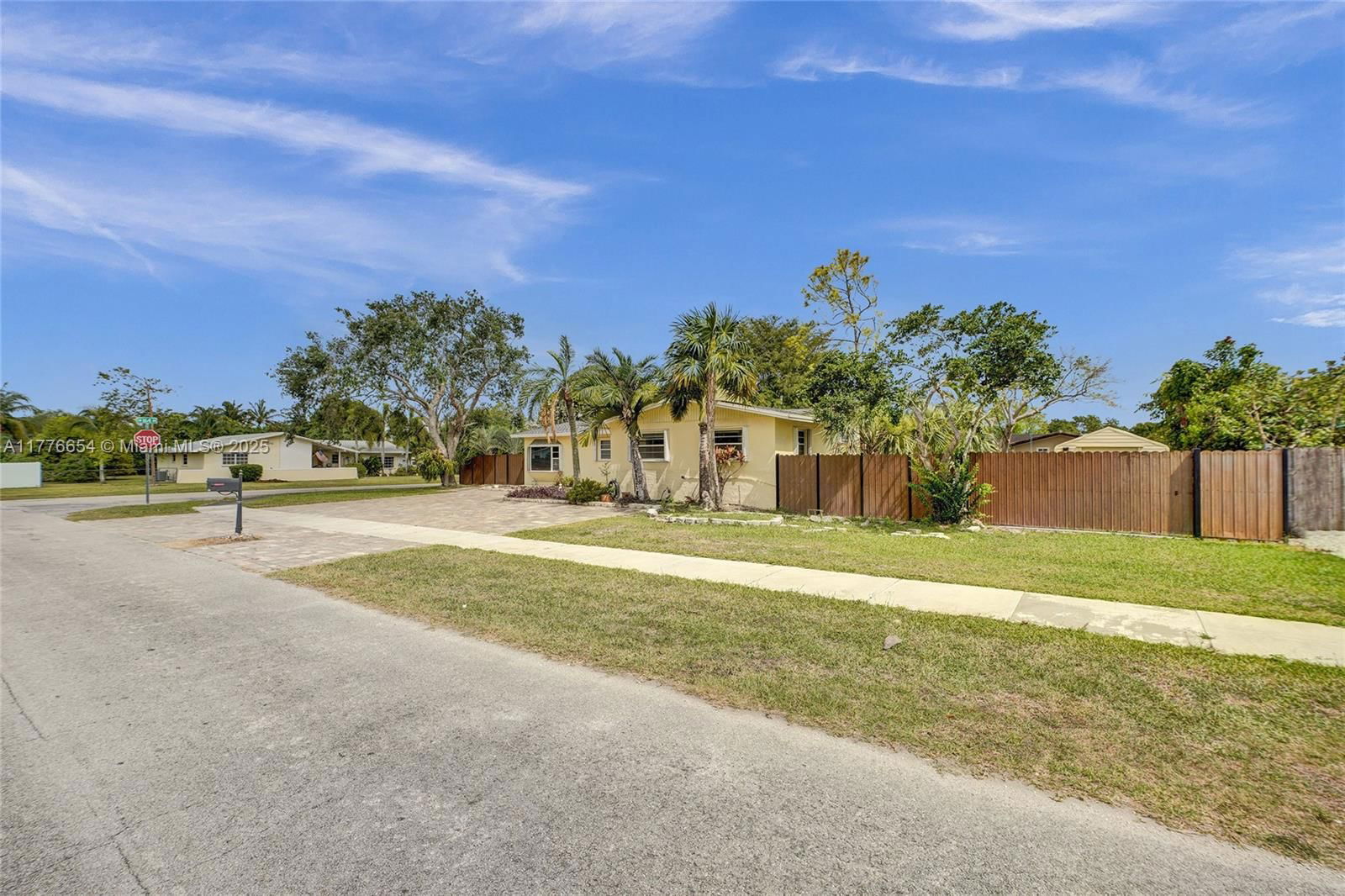 Real estate property located at 16395 279th St, Miami-dade, Universal Estates South, Homestead, FL