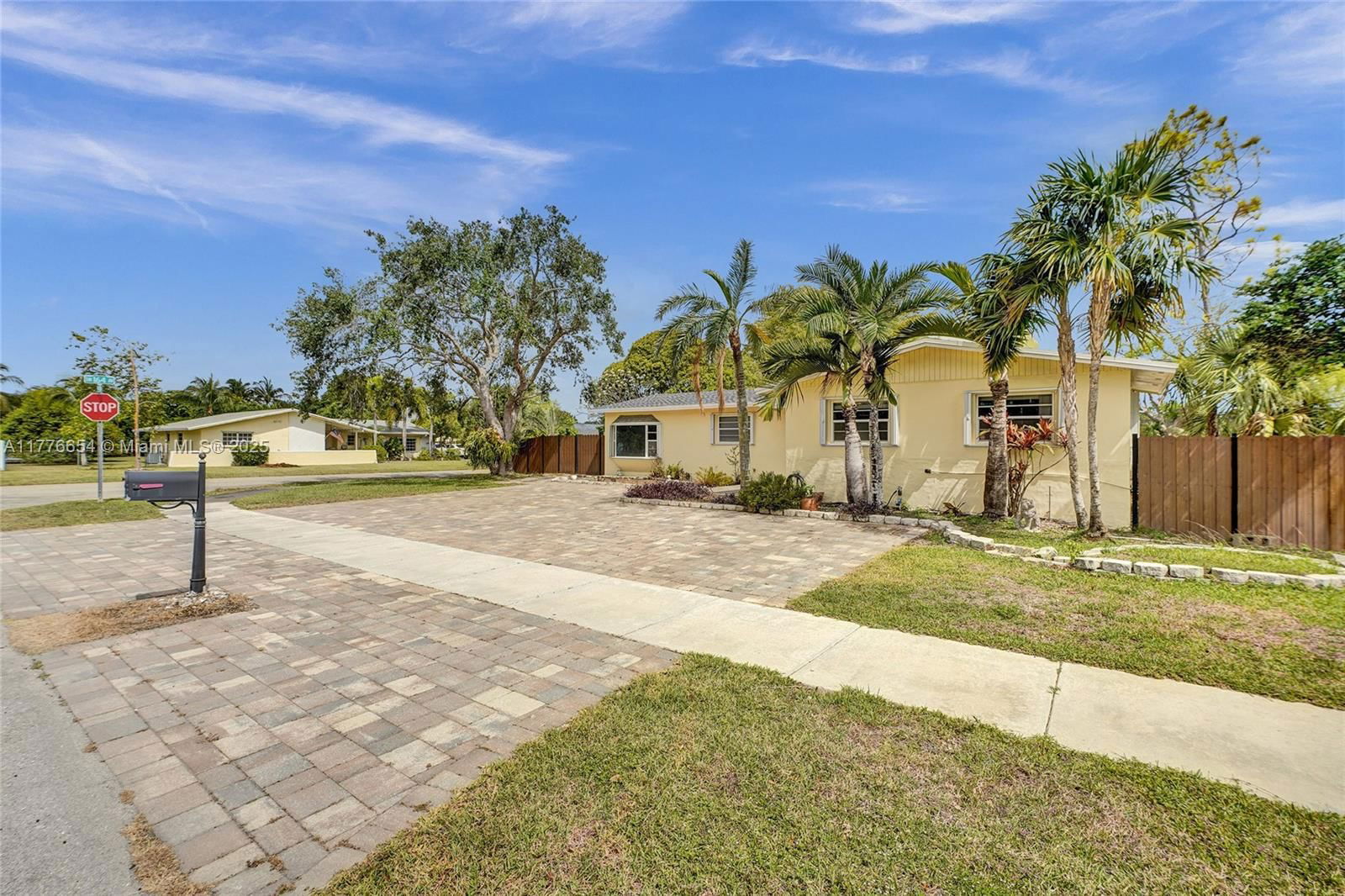 Real estate property located at 16395 279th St, Miami-dade, Universal Estates South, Homestead, FL