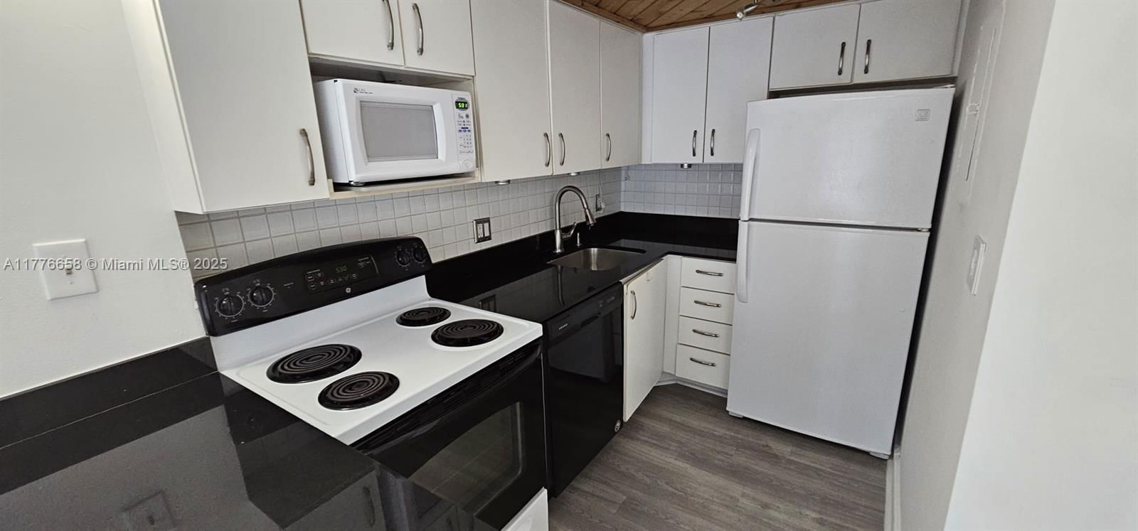 Real estate property located at 1650 115th St #203, Miami-dade, Cricket Clubhouse Condo, Miami, FL