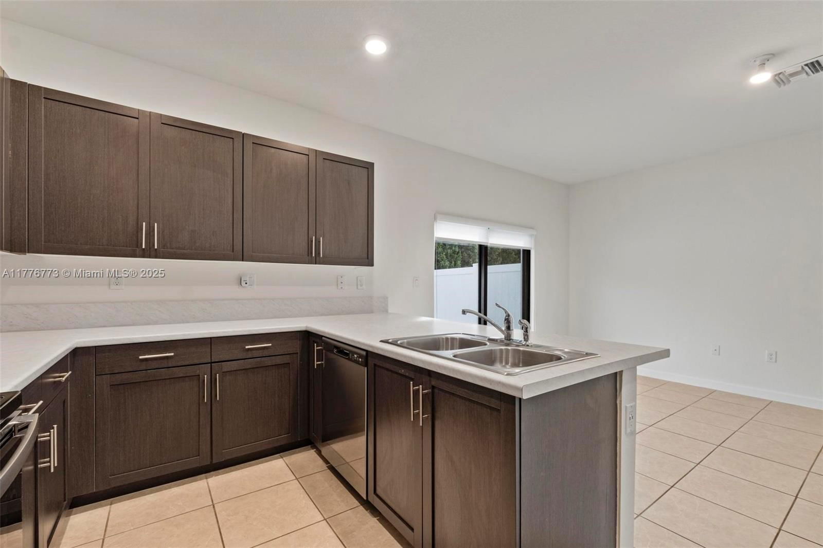 Real estate property located at 10861 32nd Ln #10861, Miami-dade, Aquabella North Replat, Hialeah, FL
