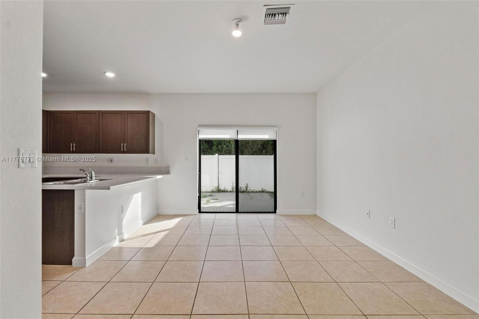 Real estate property located at 10861 32nd Ln #10861, Miami-dade, Aquabella North Replat, Hialeah, FL