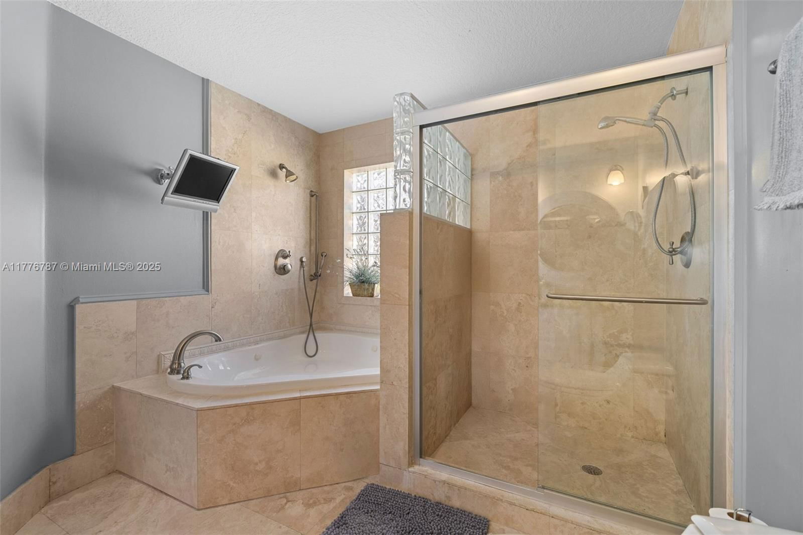 Real estate property located at 15326 168th Ter, Miami-dade, Kessler Grove Sec 1, Miami, FL