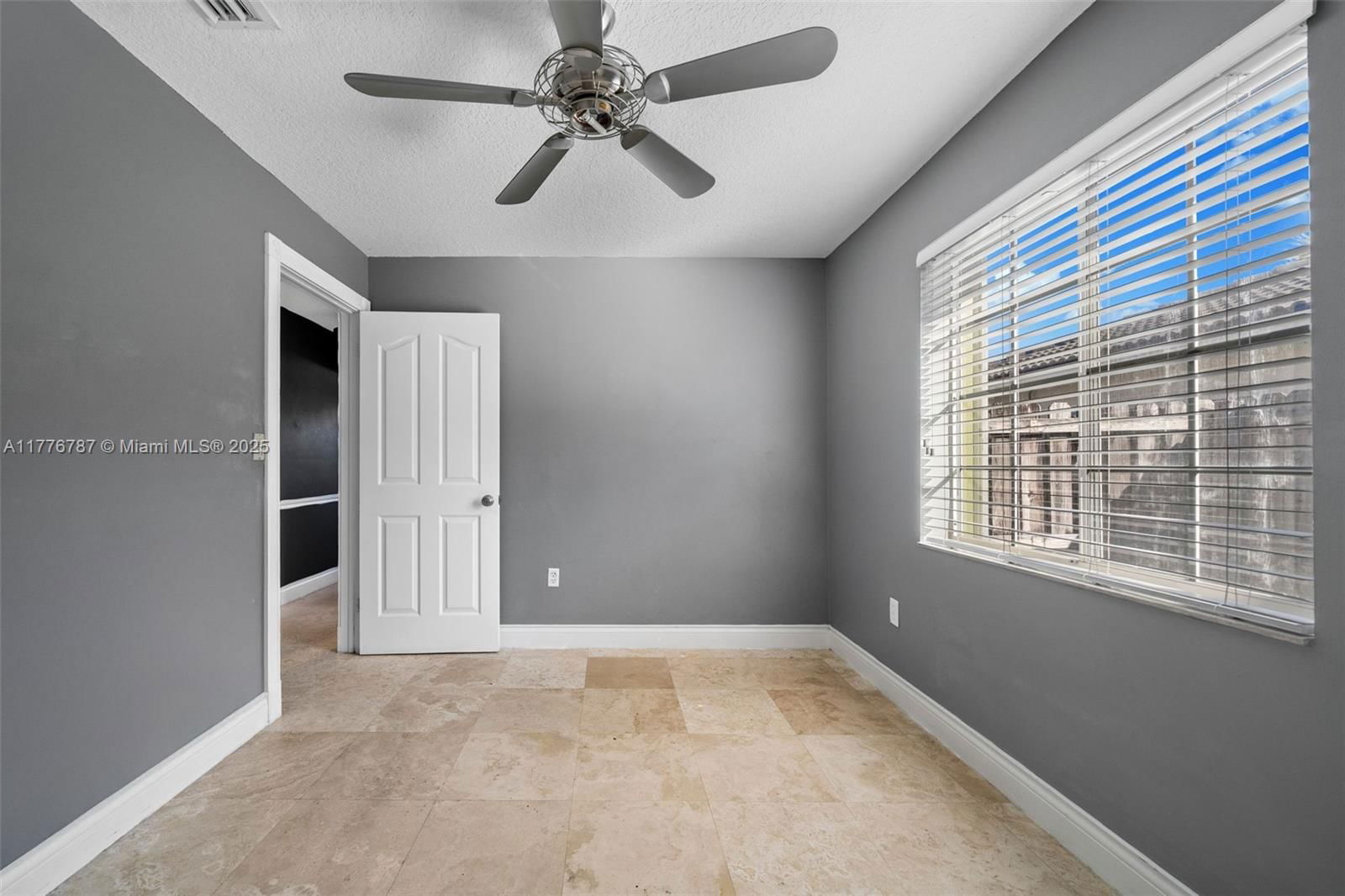 Real estate property located at 15326 168th Ter, Miami-dade, Kessler Grove Sec 1, Miami, FL