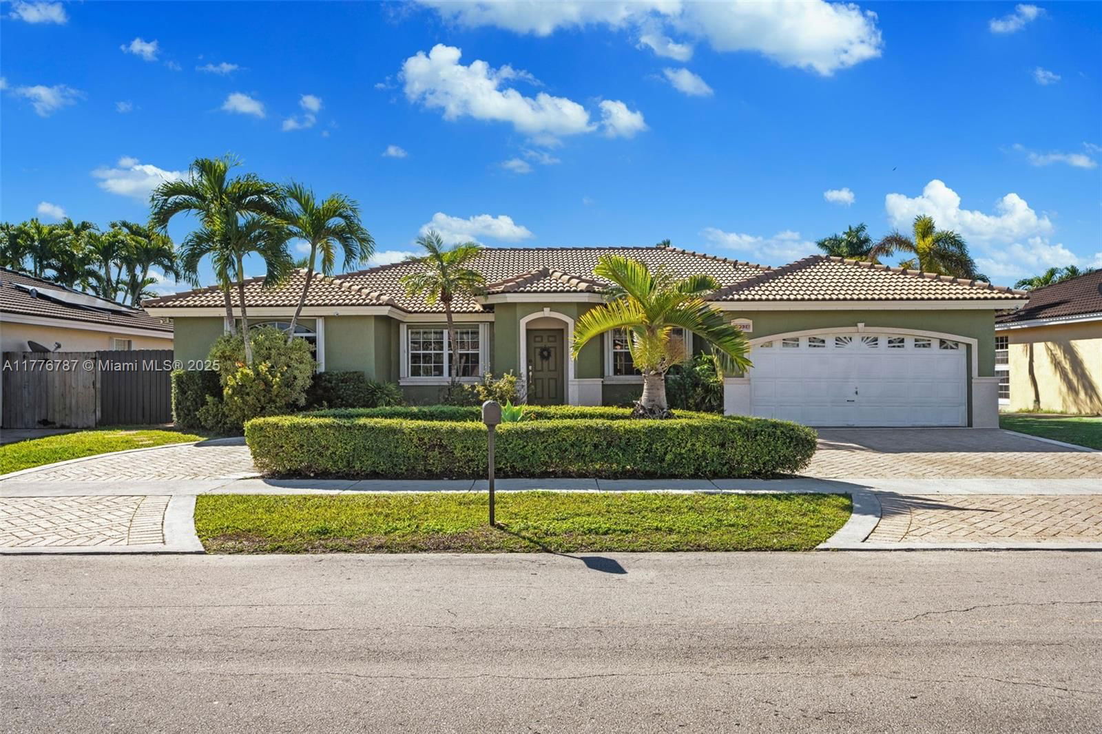 Real estate property located at 15326 168th Ter, Miami-dade, Kessler Grove Sec 1, Miami, FL