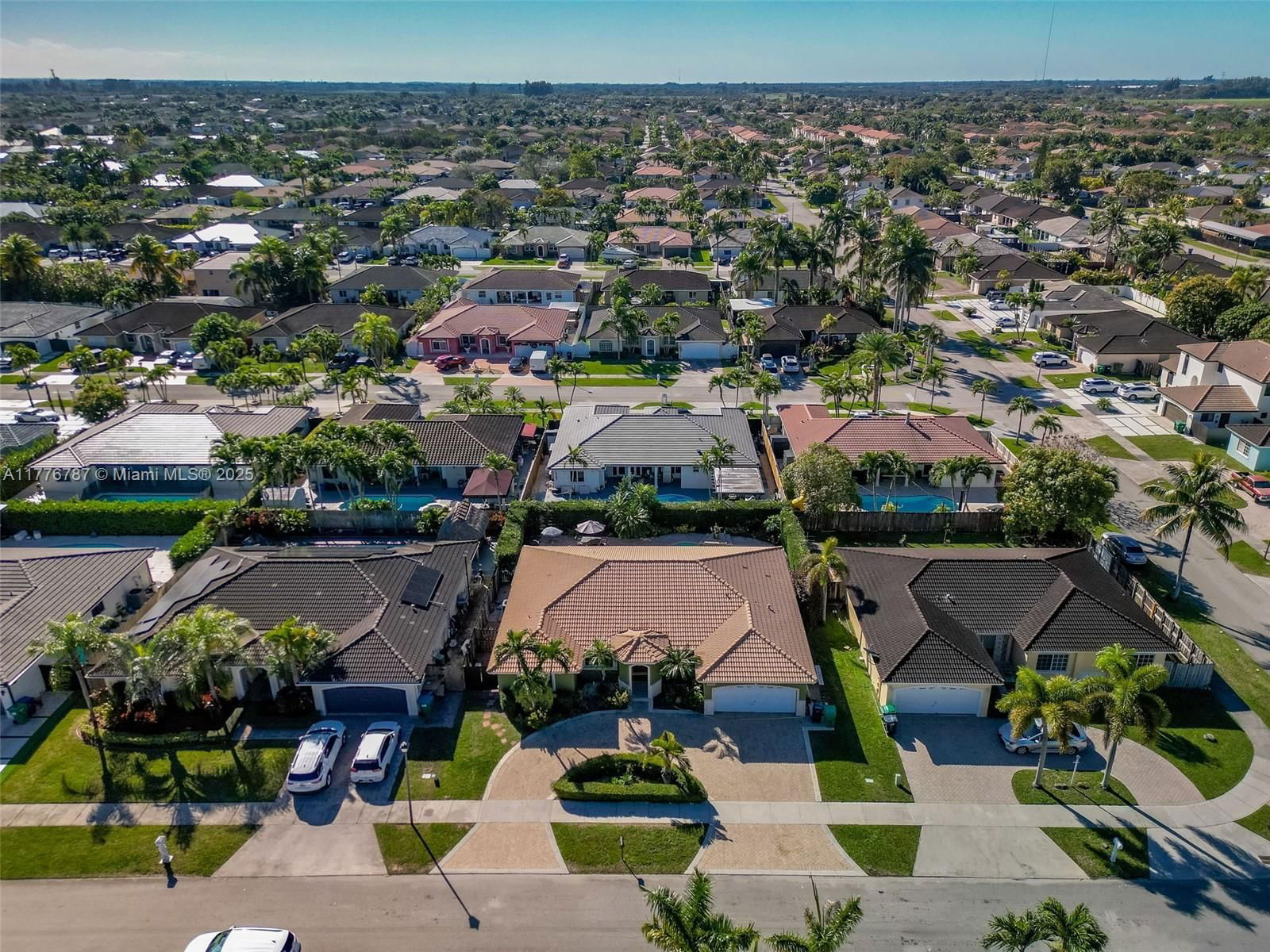 Real estate property located at 15326 168th Ter, Miami-dade, Kessler Grove Sec 1, Miami, FL