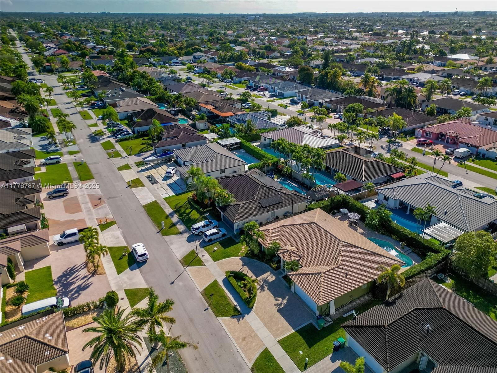 Real estate property located at 15326 168th Ter, Miami-dade, Kessler Grove Sec 1, Miami, FL
