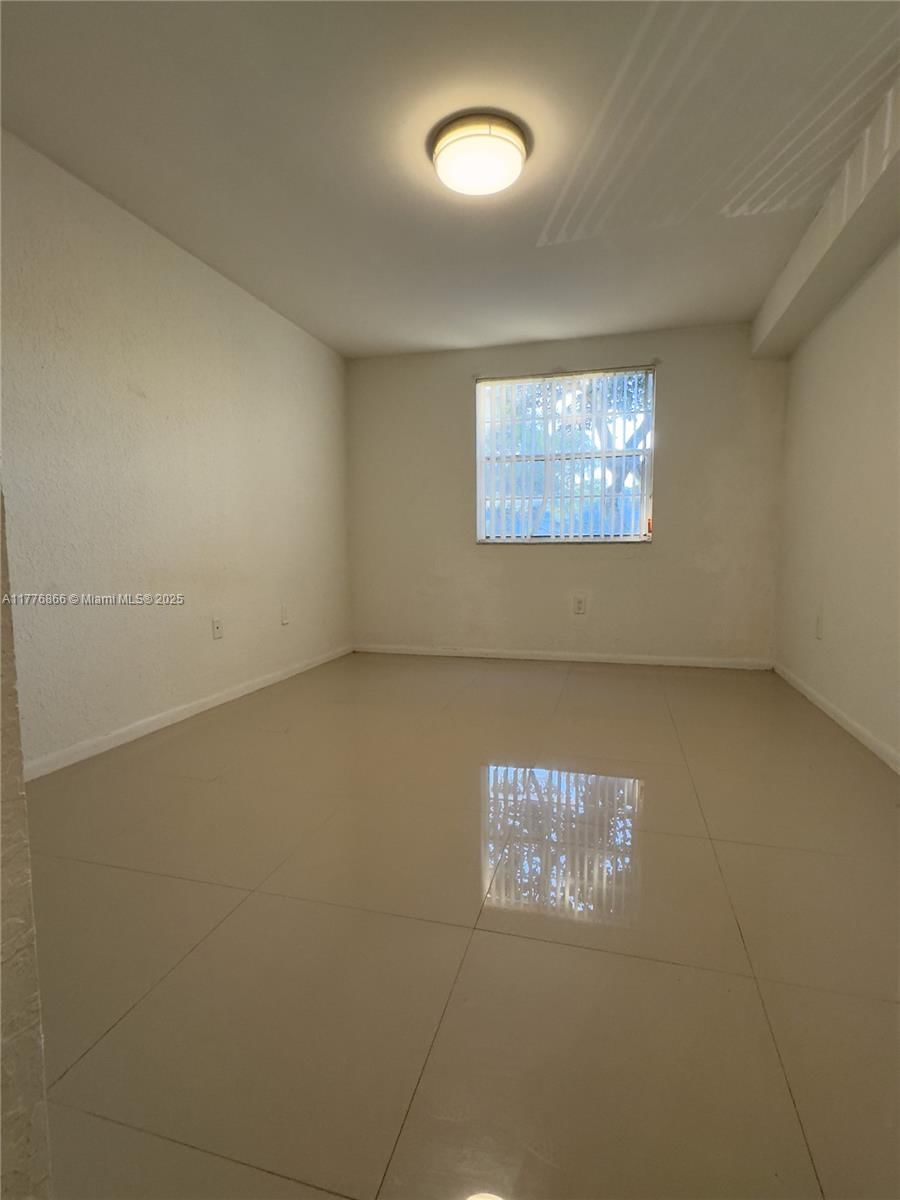 Real estate property located at 2871 Oakland Forest Dr #111, Broward, Lakeview Club Condo, Oakland Park, FL
