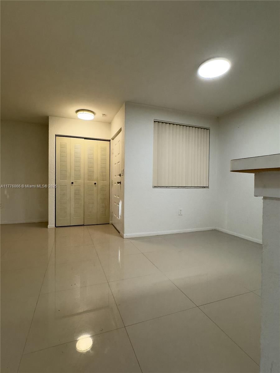 Real estate property located at 2871 Oakland Forest Dr #111, Broward, Lakeview Club Condo, Oakland Park, FL