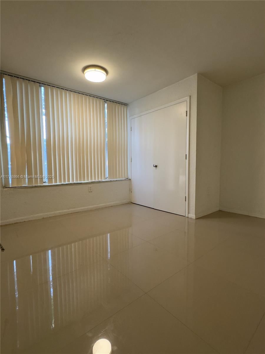 Real estate property located at 2871 Oakland Forest Dr #111, Broward, Lakeview Club Condo, Oakland Park, FL