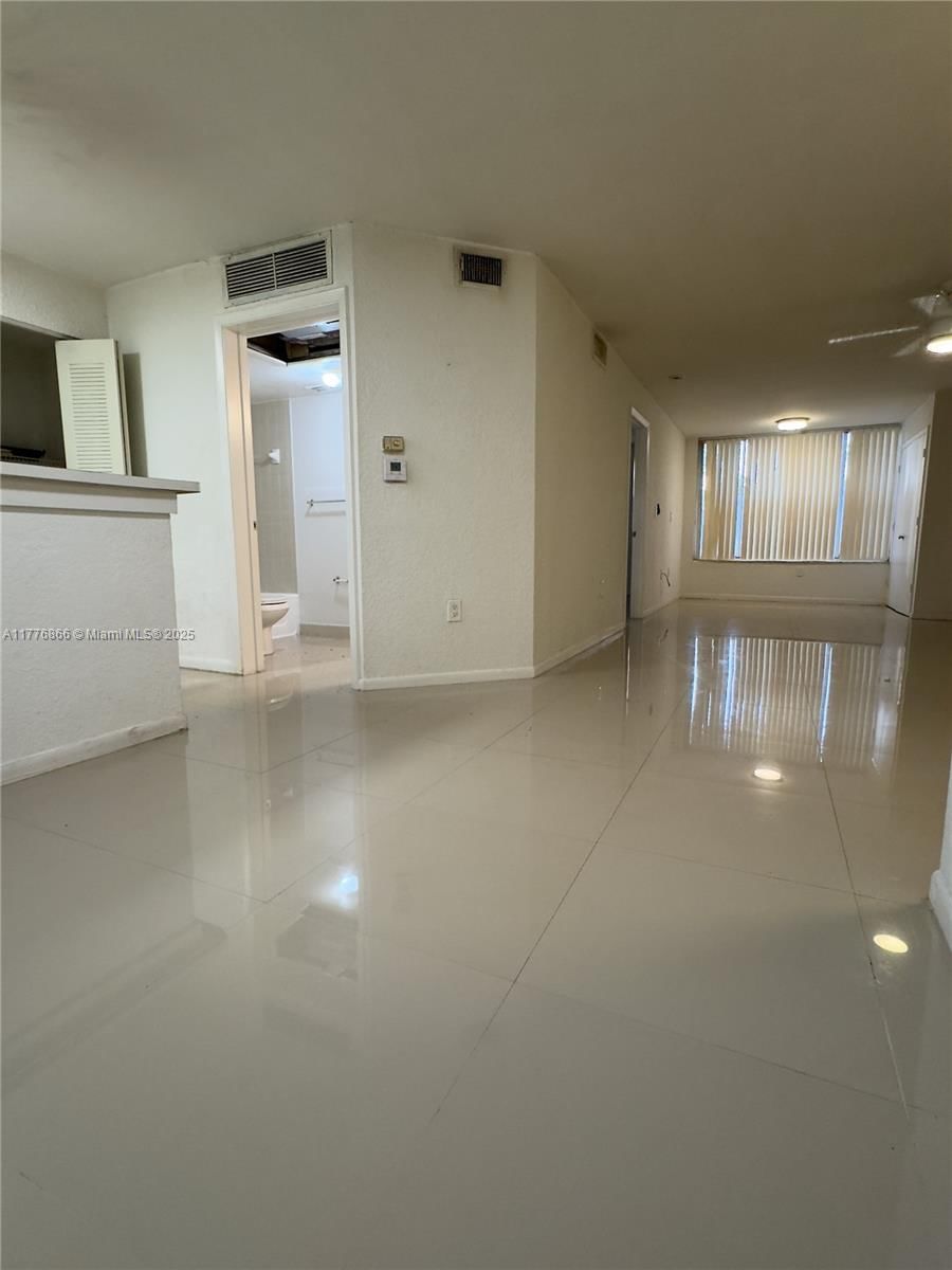 Real estate property located at 2871 Oakland Forest Dr #111, Broward, Lakeview Club Condo, Oakland Park, FL