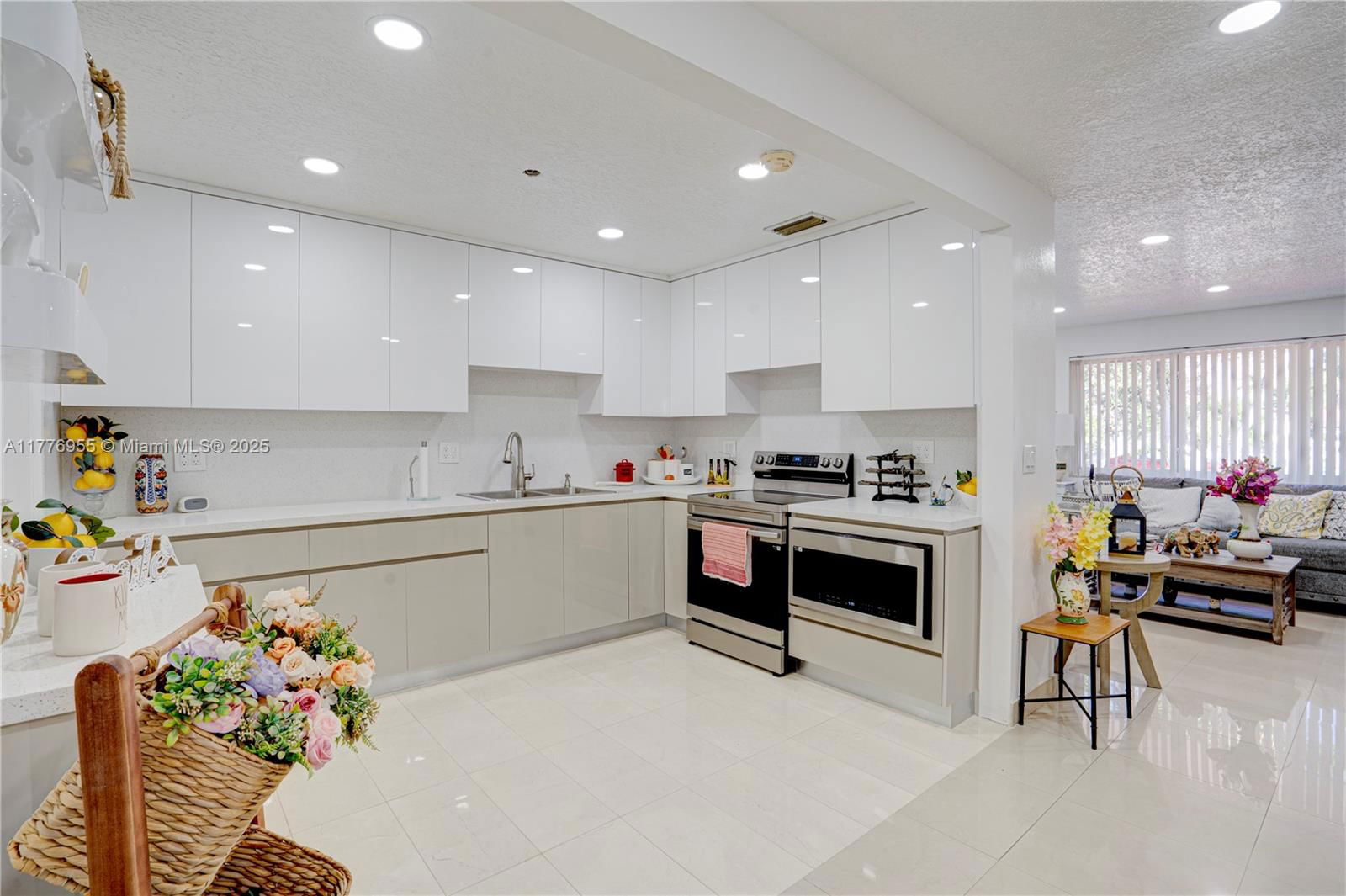 Real estate property located at 10610 203rd Ter, Miami-dade, Benson Manor, Cutler Bay, FL