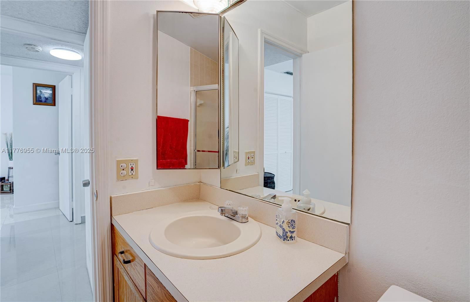 Real estate property located at 10610 203rd Ter, Miami-dade, Benson Manor, Cutler Bay, FL