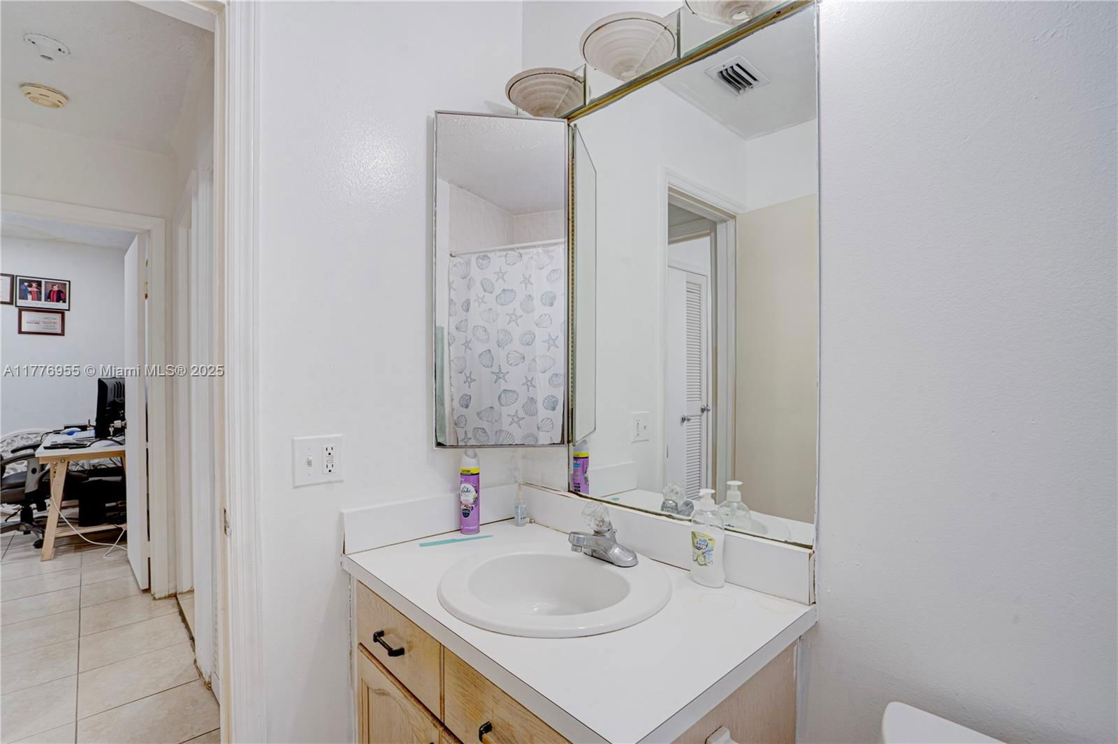 Real estate property located at 10610 203rd Ter, Miami-dade, Benson Manor, Cutler Bay, FL