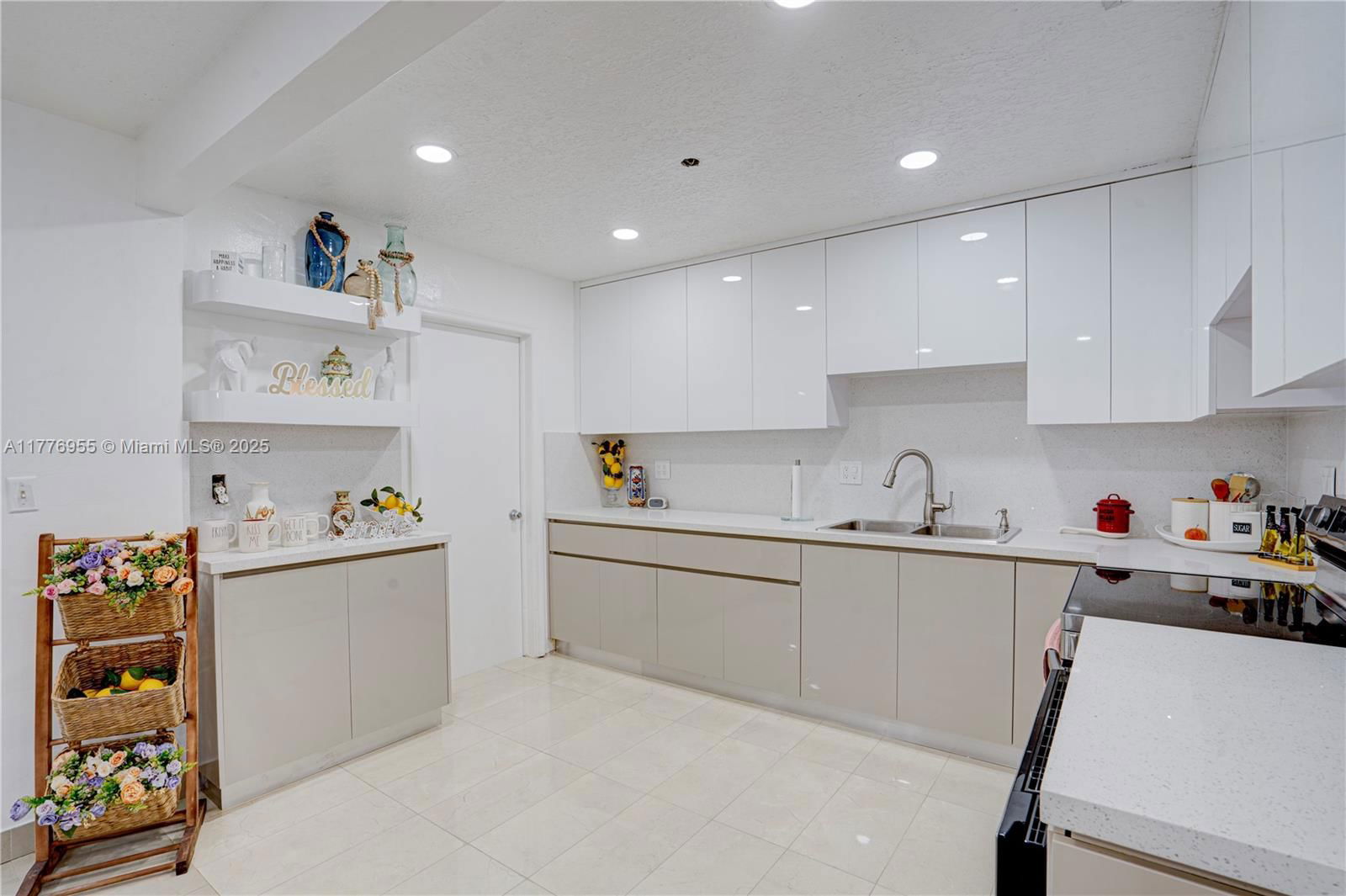 Real estate property located at 10610 203rd Ter, Miami-dade, Benson Manor, Cutler Bay, FL