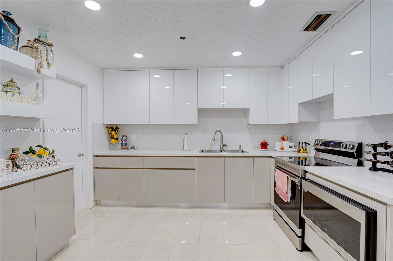 Real estate property located at 10610 203rd Ter, Miami-dade, Benson Manor, Cutler Bay, FL